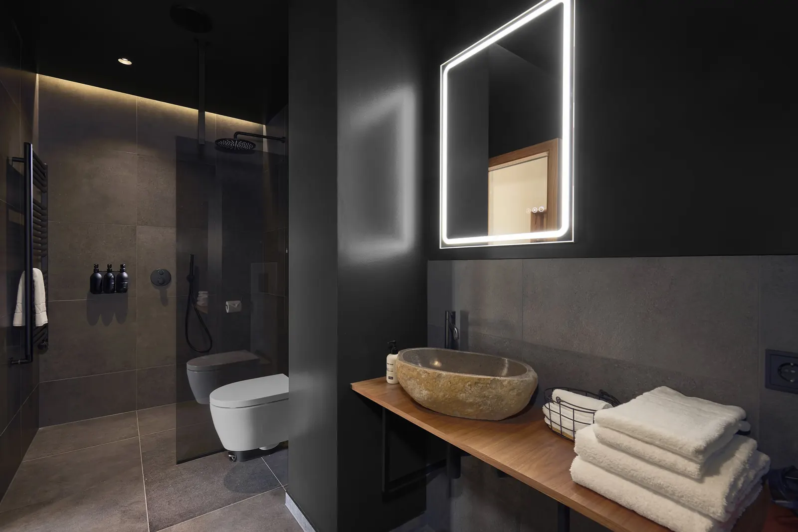 Deluxe Loft Room bathroom