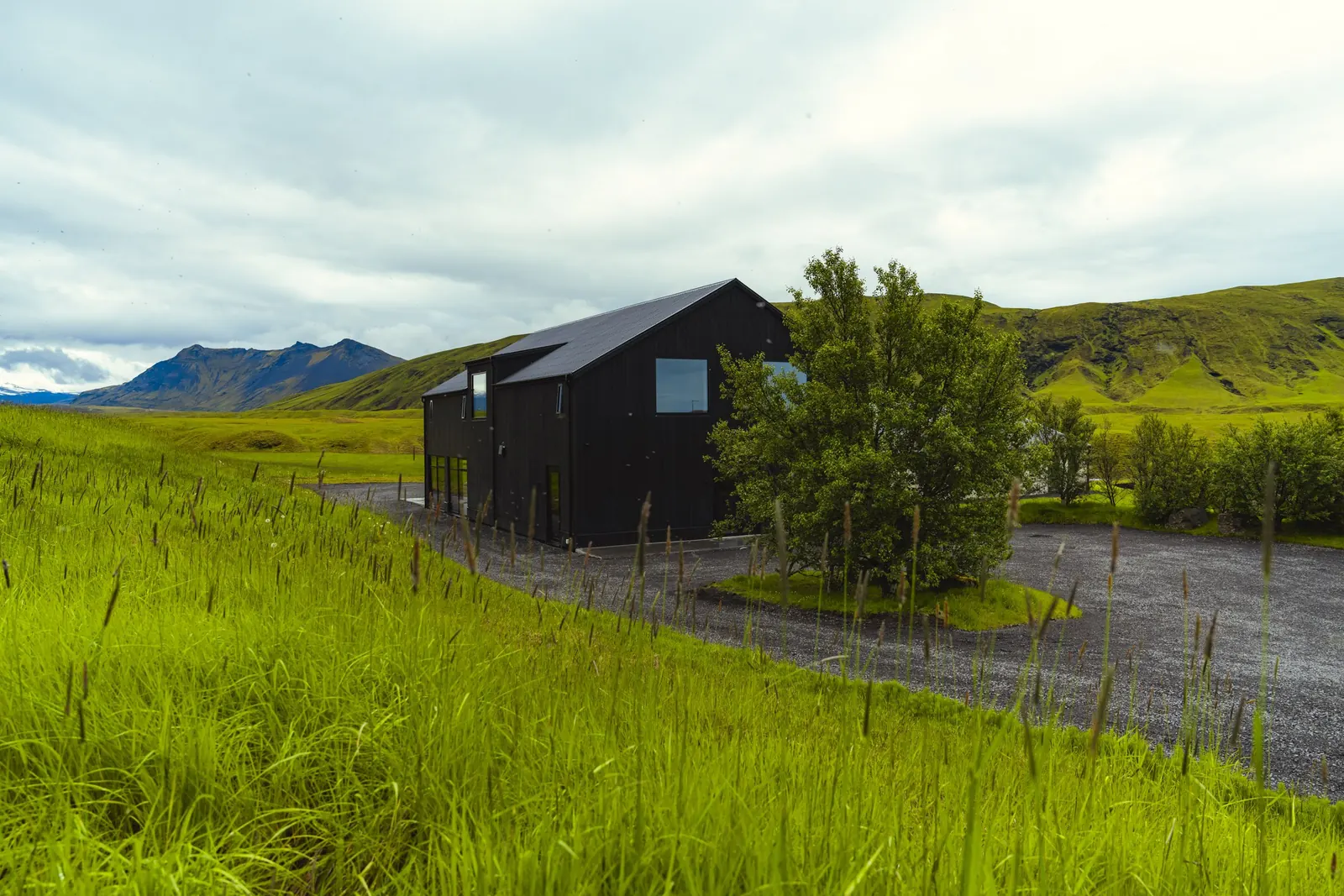 The lodge and the mountains behind it