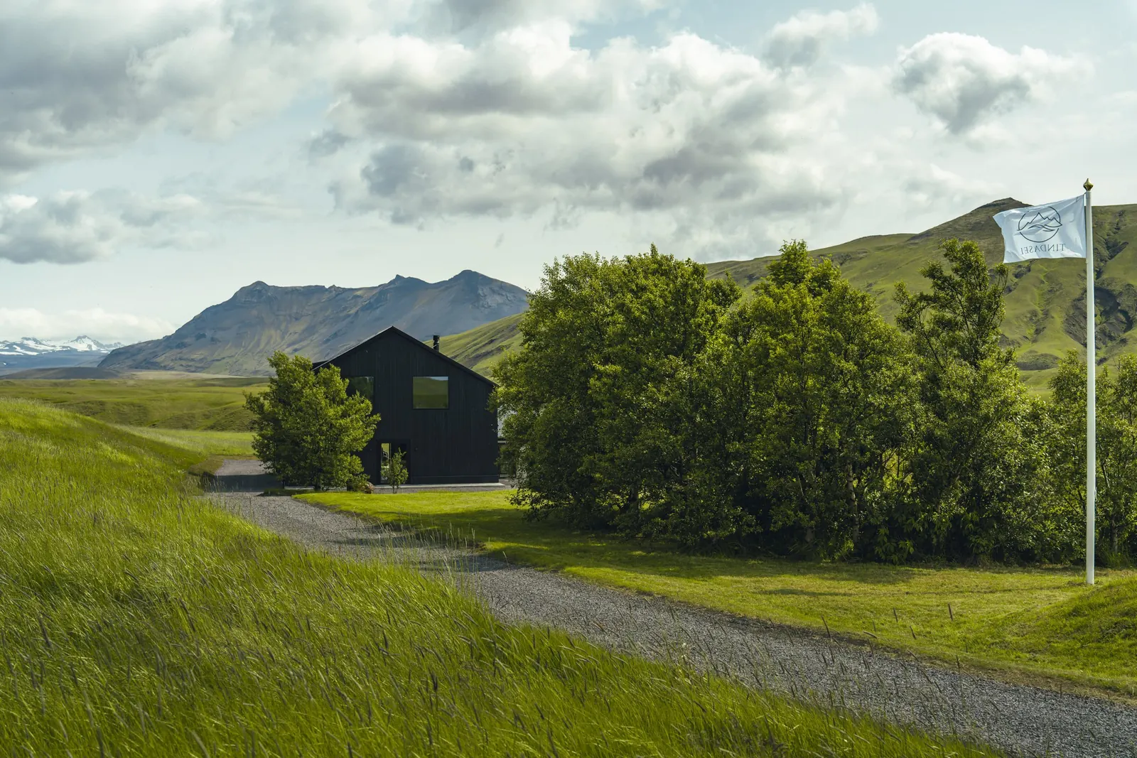 The drive up to the lodge