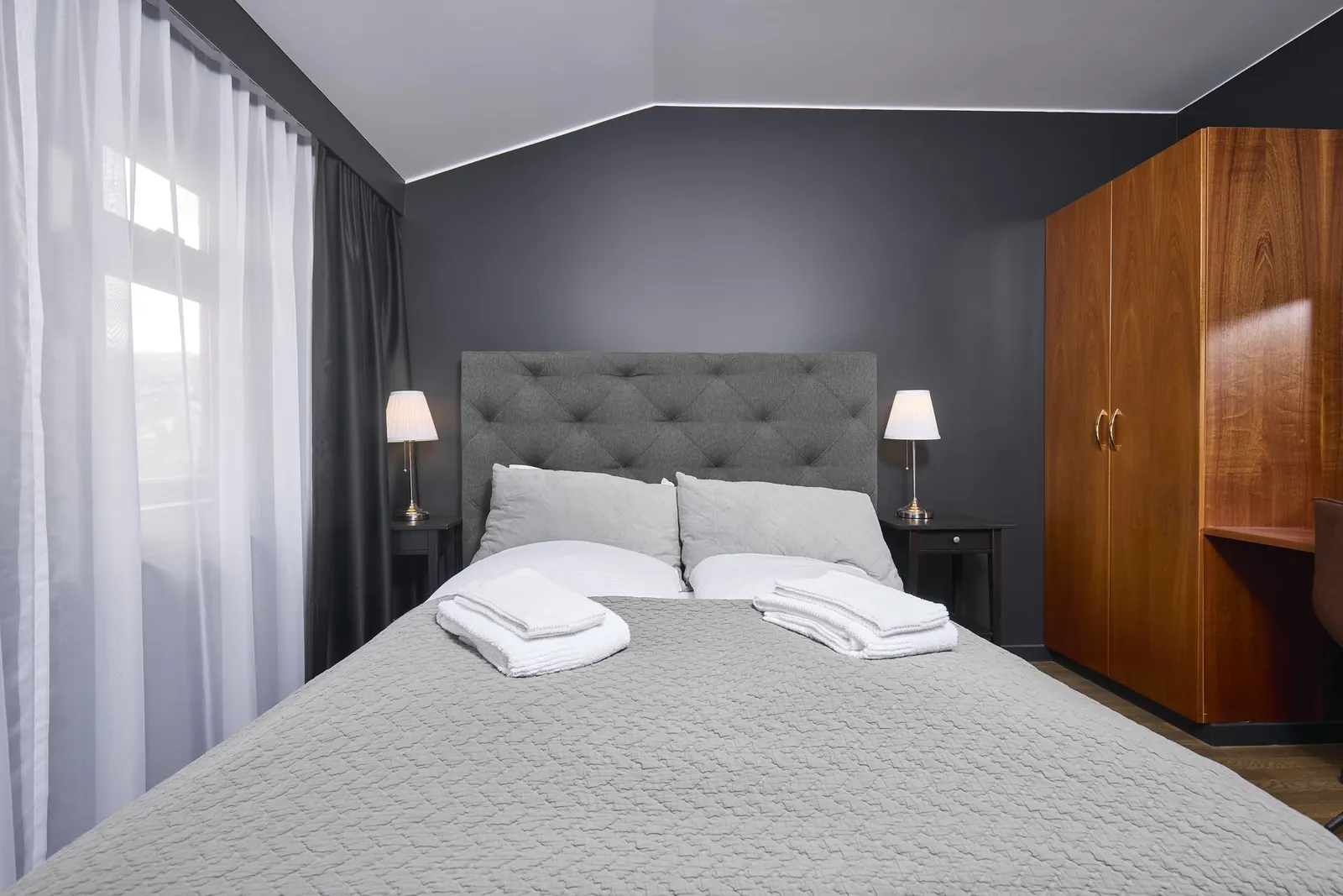 Standard Room with queen bed and wardrobe